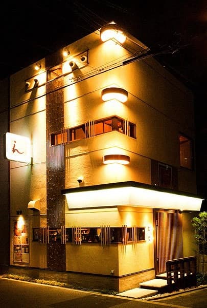 お好み酒家「ん」の店舗入口の外観写真